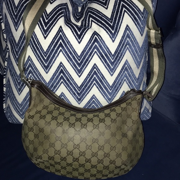 *SOLD* Ladies Authentic Gucci crossbody bag - Picture 6 of 13